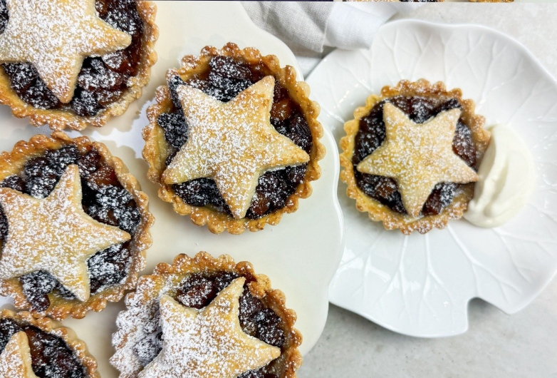 Apricot and Sultana Christmas Pies